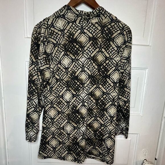 Alfani V-Neck Geometeric Polyester/Spandex Shirt - Picture 5 of 7